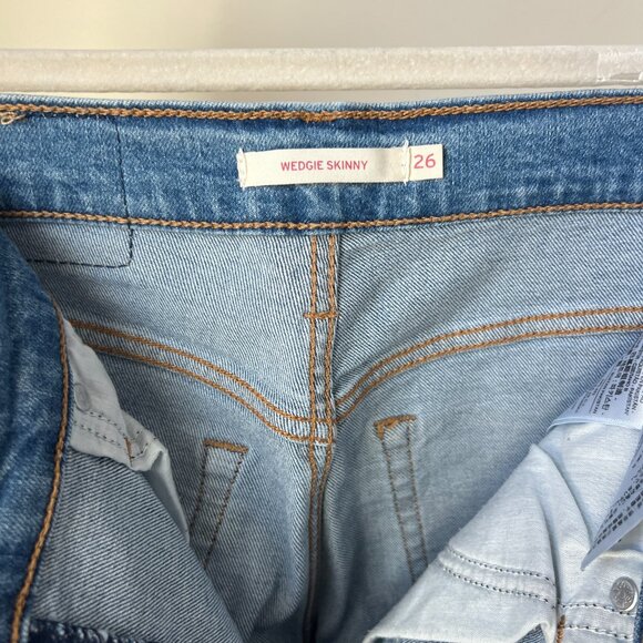 Levi's Wedgie Skinny Jean - Picture 6 of 9